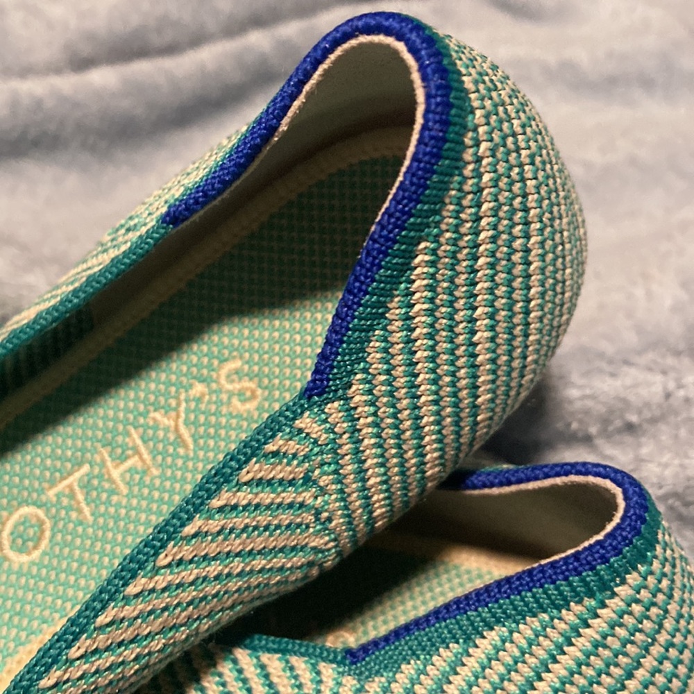 Rothy’s size 8w green and cream used but as you can see in like new condition - Picture 12 of 17
